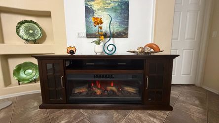 Beautiful Tresanti fireplace /tv stand with cooling and heater in excellent condition