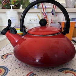 Le Creuset Tea kettle