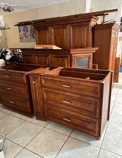 Kitchen Cabinets Cherrywood- Great Condition