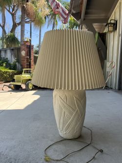 Vintage palm leaf table lamp