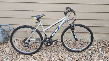 GT aggressor mountain bike med frame (18") 21 speed