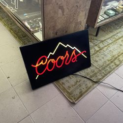 Light up Neon Coores Beer Sign, works great