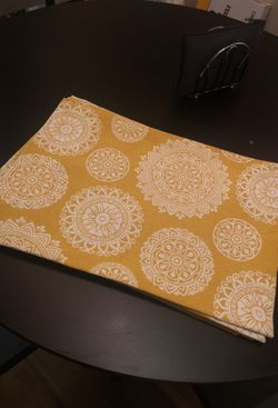 4 table mats $5