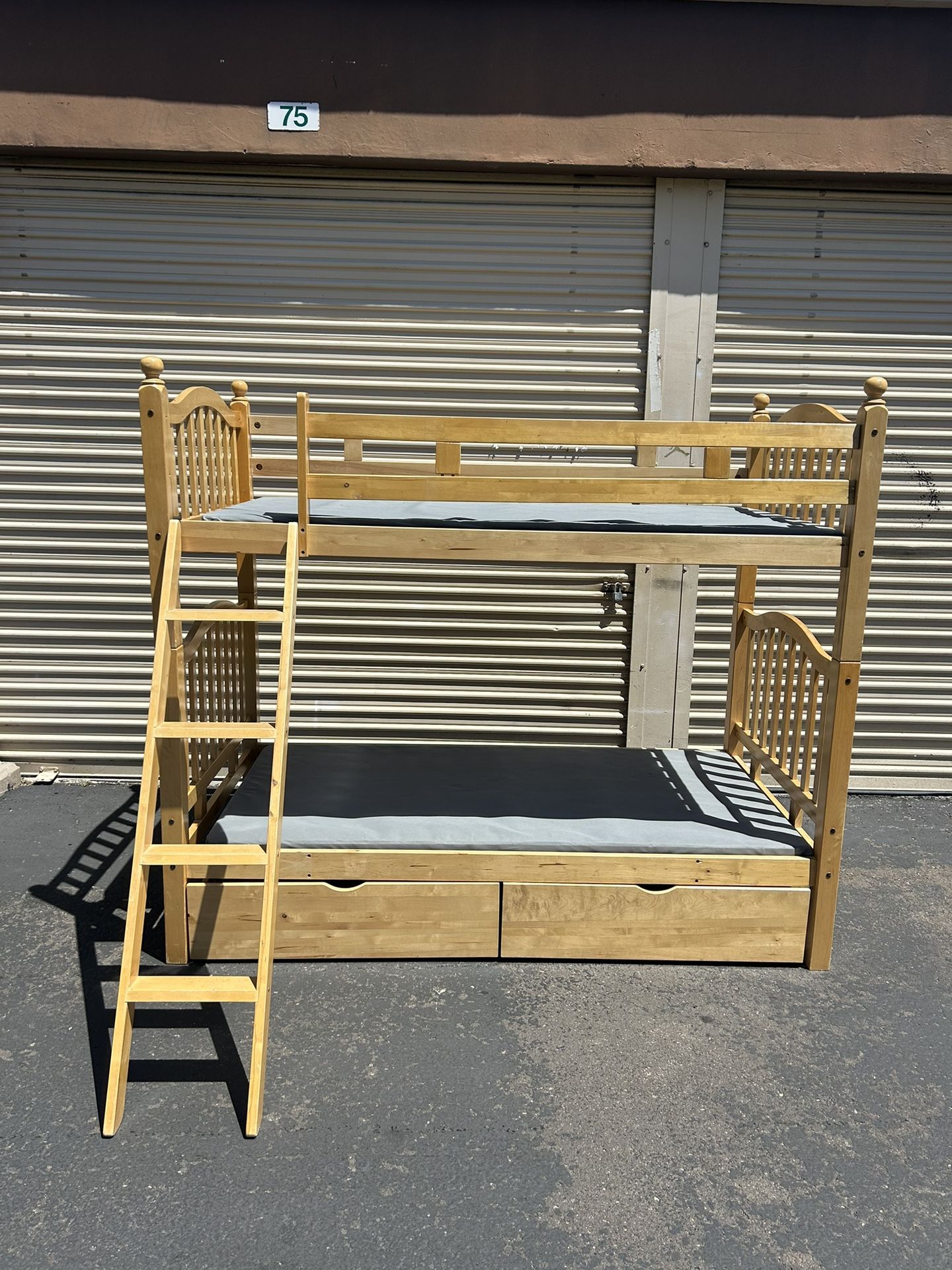 Twin Size Bunk Bed 