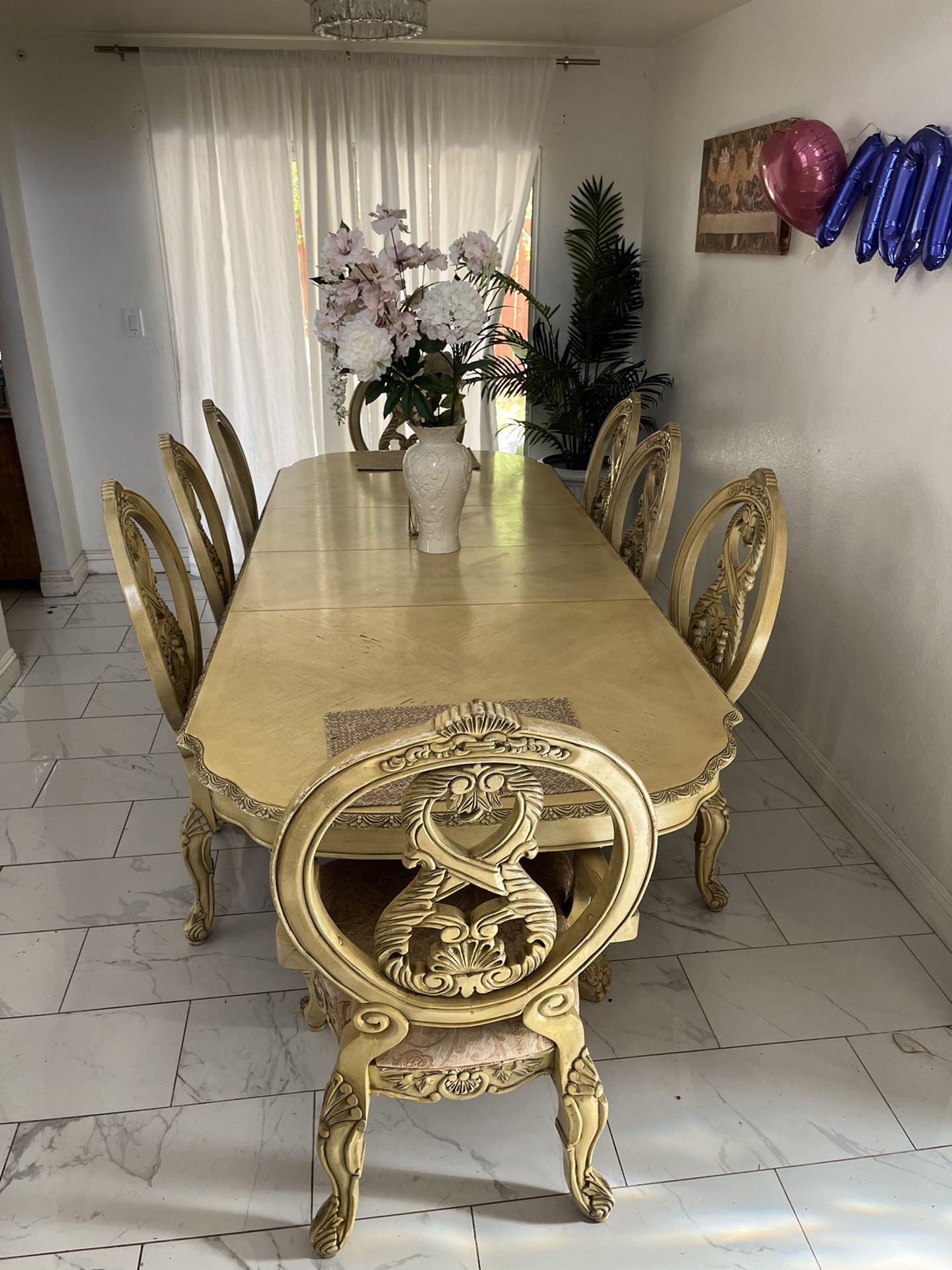 8 Chair Dinning Table 