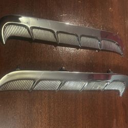 1964 And 1965 Ford Mustang OEM Quarter Panel Trim