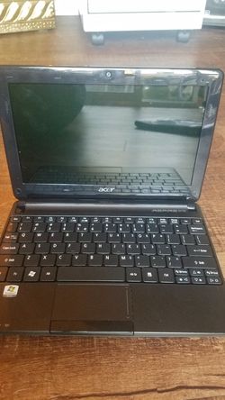 Acer Aspire One 8.9" Mini Laptop