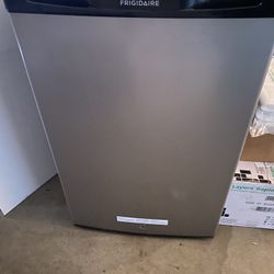 Refrigerator (Frigidaire)