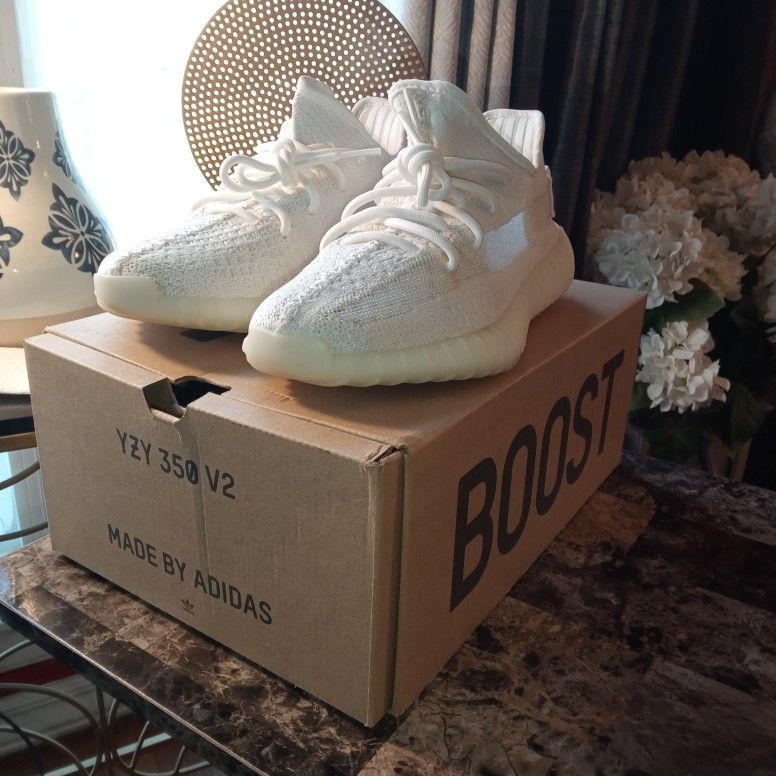 YEEZY BOOST BONE COLOR SIZE 7 
