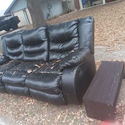 Free Couch Must Pick Up