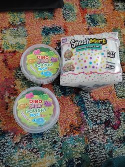 SmushMart Rainbow layer cake and dino glitter squishy moji squishies