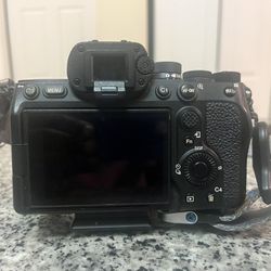 Sony Alpha A7 IV 4K 33MP 28-70mm Lens Full-Frame Mirrorless Camera (ILCE-7M4K/B)