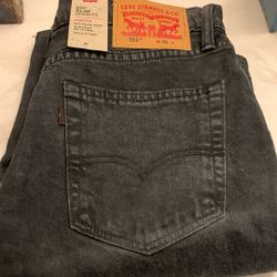 LEVI STRAUSS & CO 511 SLIM SHORTS STRETCH Sits Below Waist, Slim From Hip To Knee Falls At Knee  W 31 Black  Faded Look