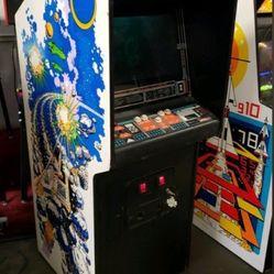 Asteroids Deluxe Arcade Cabinet 