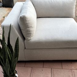 NEW COUCH CORNER PIECE/ACCENT CHAIR / SOFA