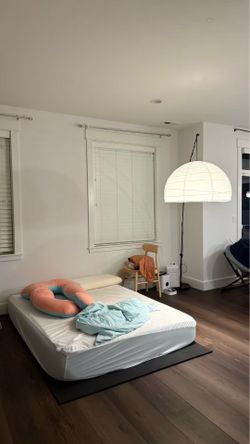Queen size Casper Mattress free to go