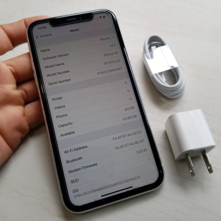 Unlocked Iphone Xr White 64gb Used great conditions (price is firm)
