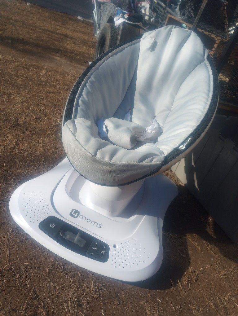 Like New For Moms Baby Swing !!!