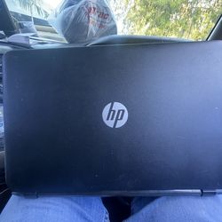 Hp laptop  computer  500 gigs  and 4 gigs  memories  and camera
