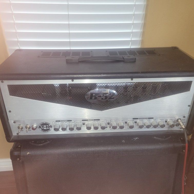 B 52 Tube  Amp Guitar  AT 100 