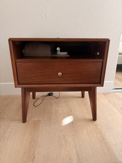 Selling (2) Nightstands