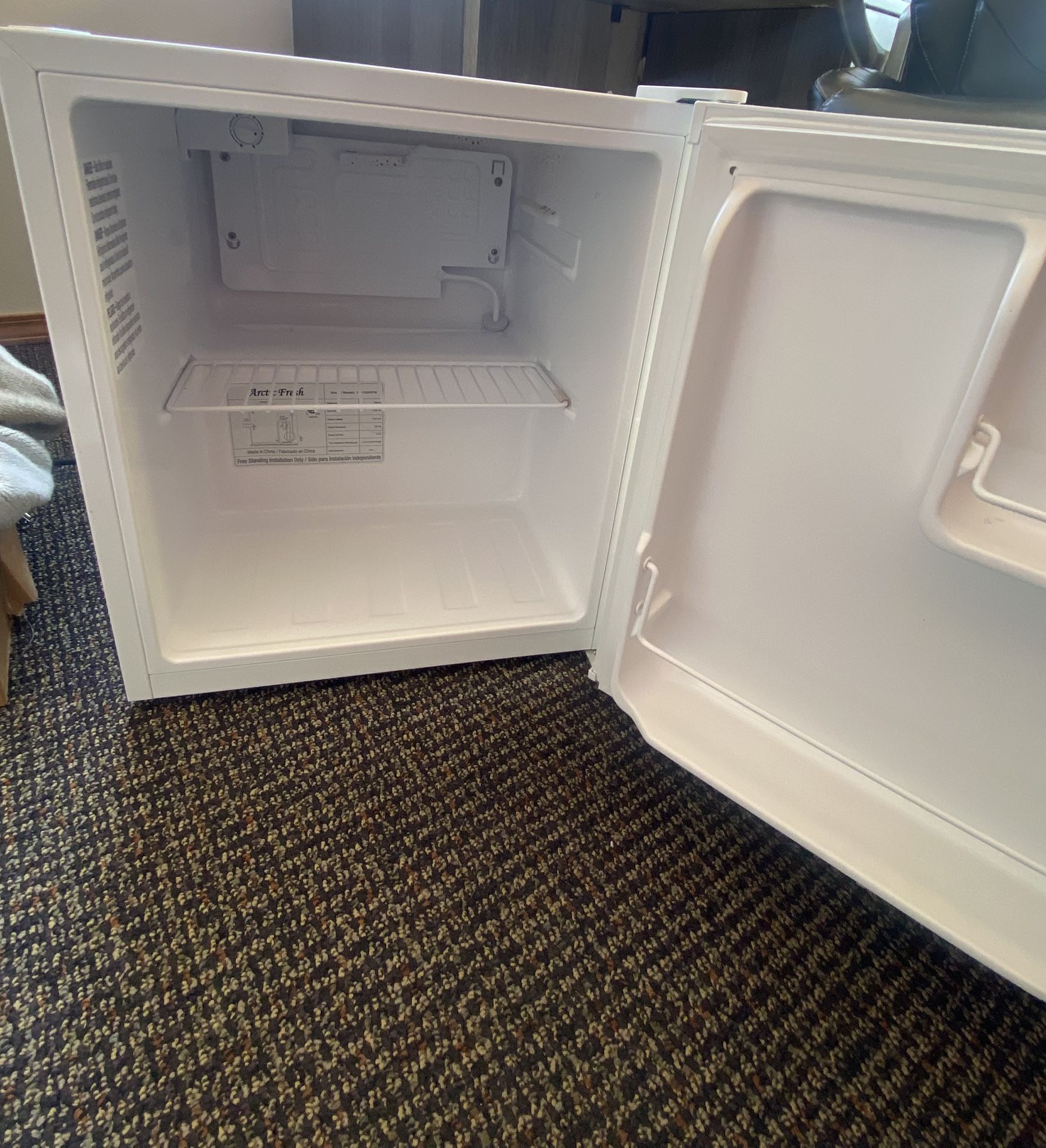 Artic fresh Mini Fridge 1.6 Cu Ft