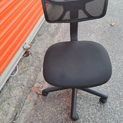 Black Mesh Office Chair 