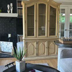Tan Hutch 