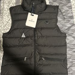 Moncler Treompan Nylon lightweight Puffer down vest Size 1, which is mens small(length provided in picture) Brand new with store tags 1100$ retail pri