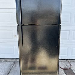 Kenmore Refrigerator Top Freezer- Works Great 🥶 - READ Description