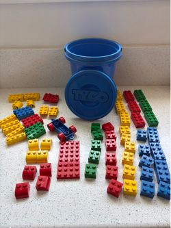 Vintage tyco blocks with bucket (67 pieces )