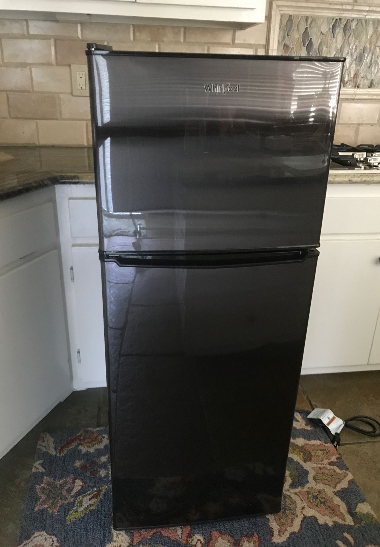 WHIRLPOOL 4.6 CU FT. FREESTANDING COMPACT REFRIGERATOR WITH SEPARATE FREEZER COMPARTMENT (LIKE NEW!) BLACK STAINLESS STEEL FINISH. ENERGY STAR: RETA