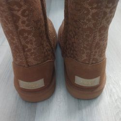 GLITTER UGG SZ 3/6 KIDS