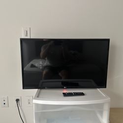 32” LG TV - Great Condition 