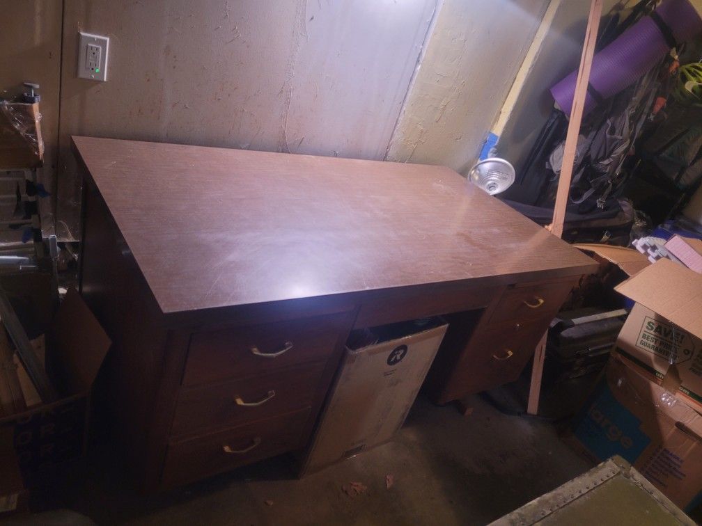 Free Desk
