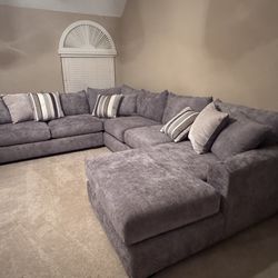 Modern Gray Sectional Couch Set + Oversized Chair – Like New!