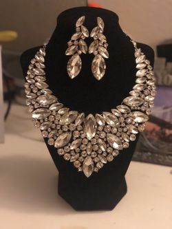 Elegant Necklace with Earings