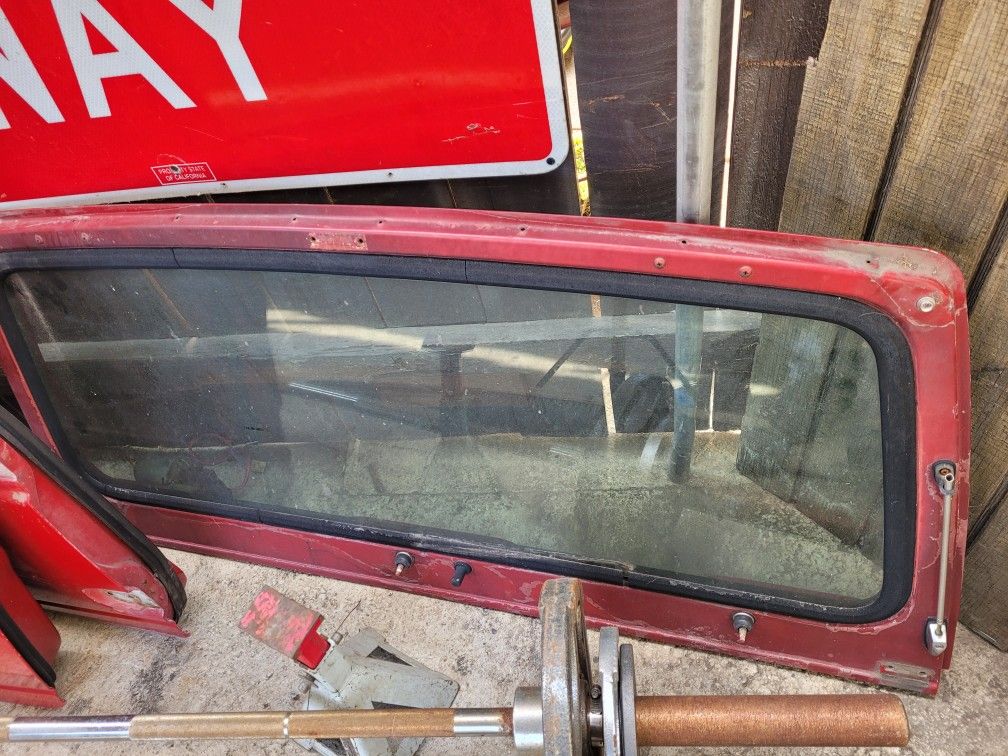 Suzuki Samurai Windshield And Frame