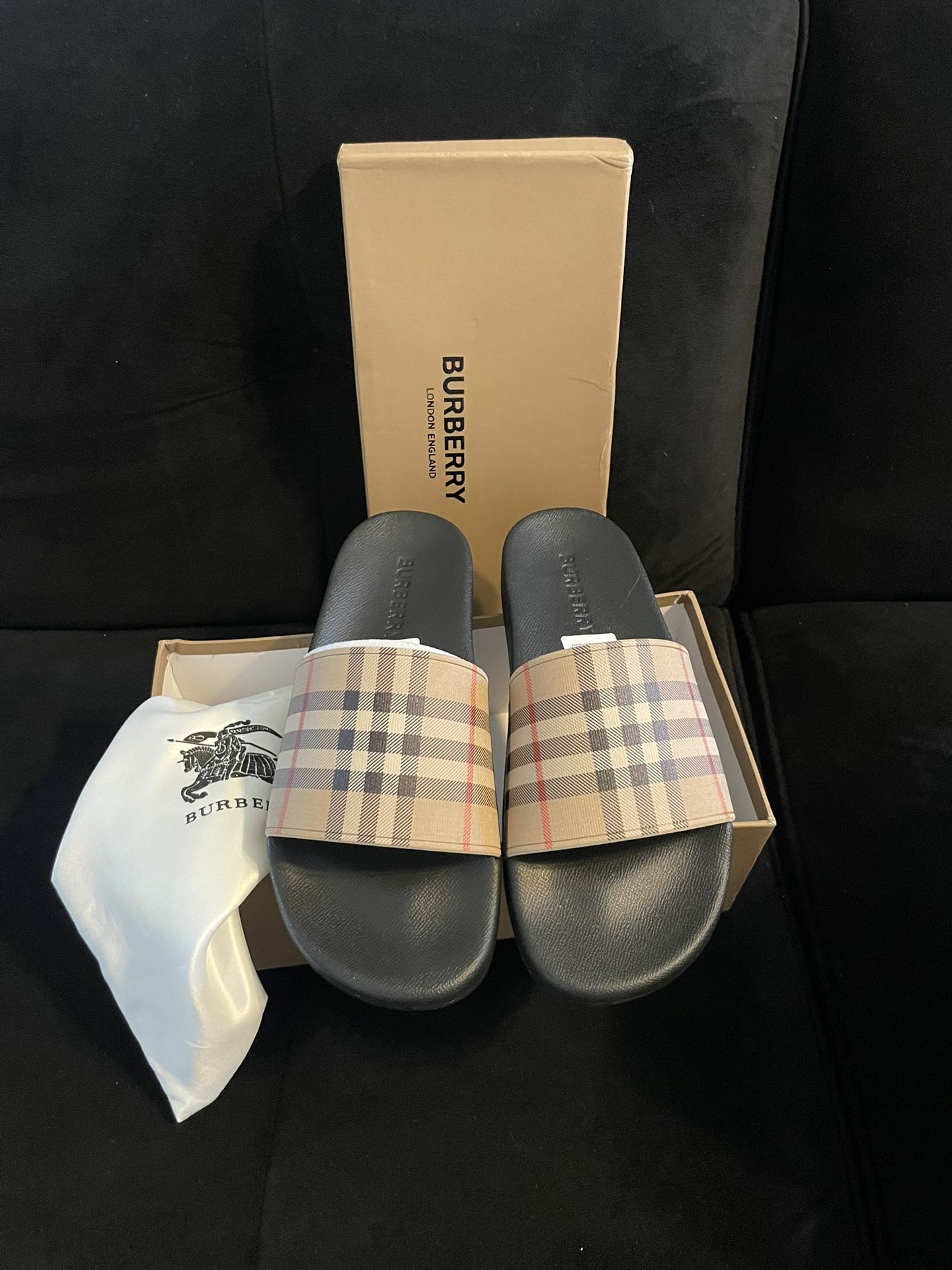 Burberry Slides 9.5m