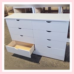 Eight drawers dresser