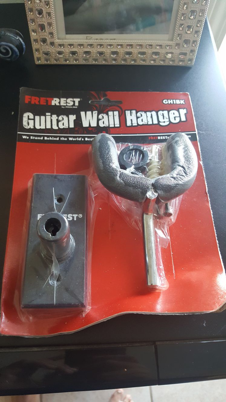 Wall mount (guitar)
