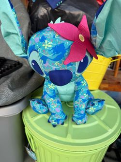 Stitch crashes Disney