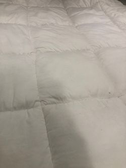 Queen size 1 1/2 in thick bed topper new