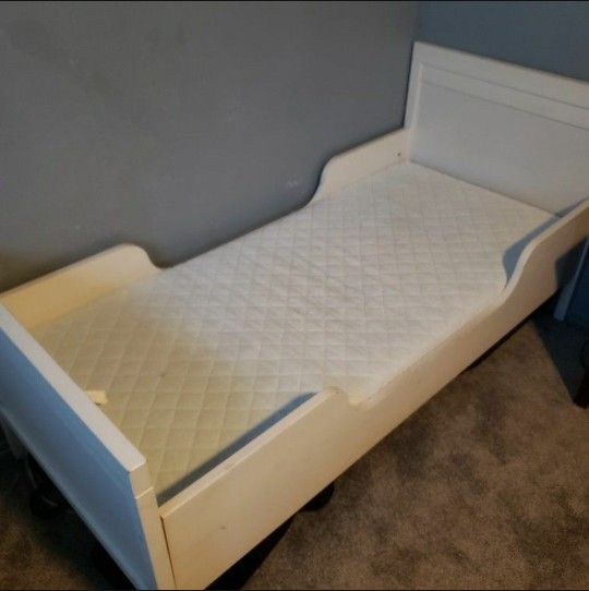 Kids/Toddler Bed