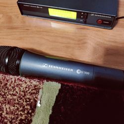 Sennheiser ew300 wireless microphone 