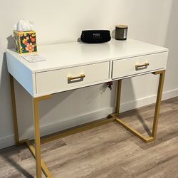 ESCRITORIO BLANCO CON BASE DORADA – EN VENTA