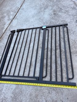 The Cumbor Black Metal Adjustable Safety Gate is, sold WITHOUT ADJUSTABLE FEET,