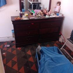 Dresser With Mirror