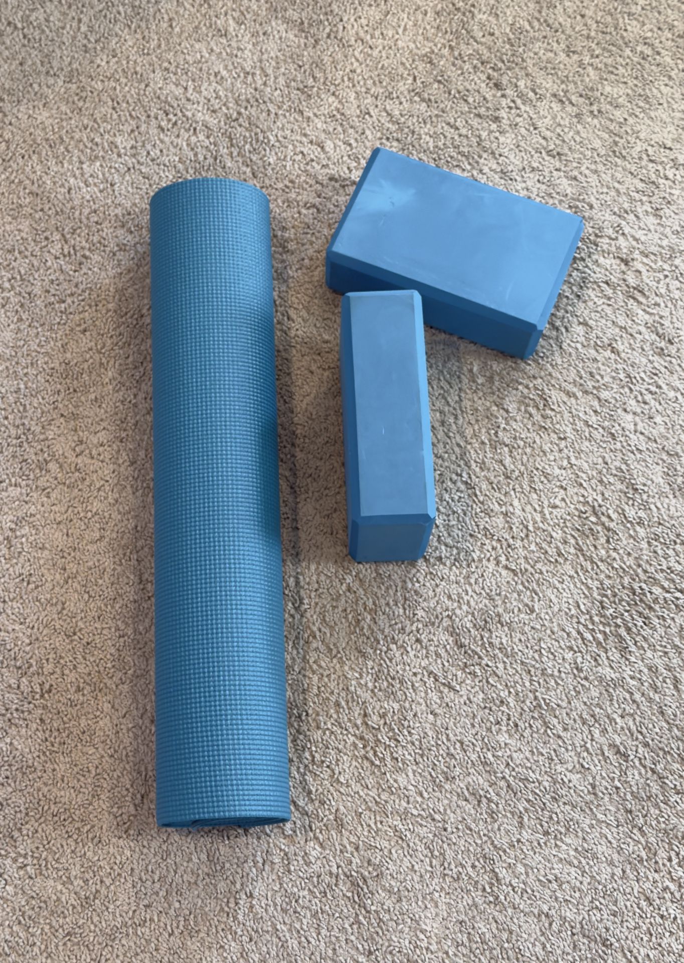 Yoga Mat With 2 Lightweight Yoga Blocks
