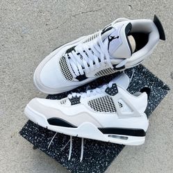 Jordan 4 Military Black Size 11 Light Used 285$